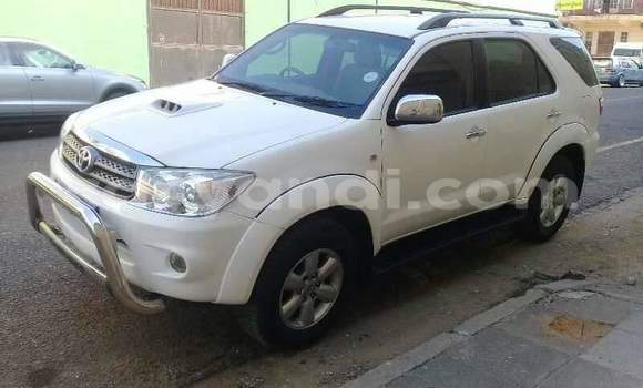 Acheter Occasion Voiture Toyota Fortuner Blanc à Chipata, Zambie