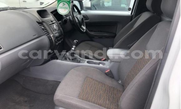 Nunua Ilio tumika Ford Ranger Nyeupe Gari ndani ya Livingstone nchini Zambia Nunua Ilio tumika Ford Ranger Nyeupe Gari ndani ya Livingstone nchini Zambia