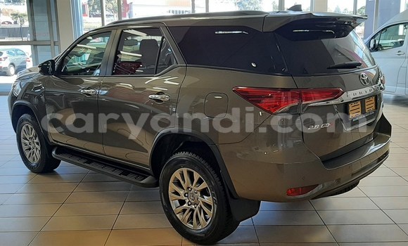 Acheter Occasion Voiture Toyota Fortuner Gris à Lusaka, Zambie