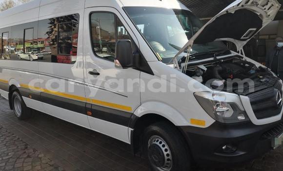 Buy Used Mercedes‒Benz 190 White Car in Import - Dubai in Zambia