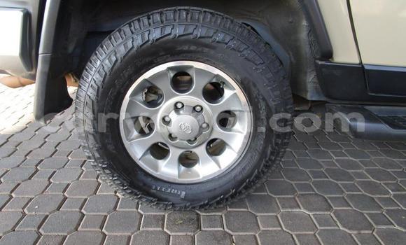 Nunua Ilio tumika Toyota FJ Cruiser Beige Gari ndani ya Lusaka nchini Zambia Nunua Ilio tumika Toyota FJ Cruiser Beige Gari ndani ya Lusaka nchini Zambia