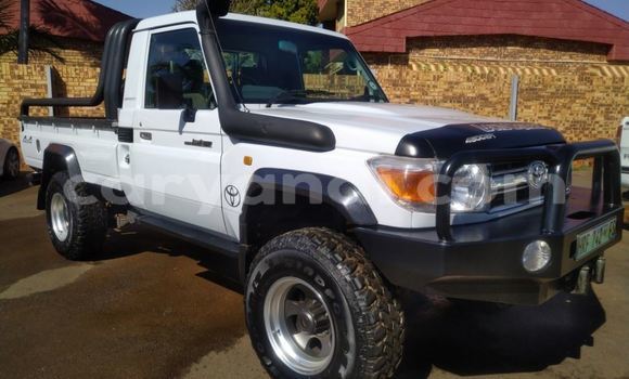Nunua Ilio tumika Toyota Land Cruiser Nyeupe Gari ndani ya Lusaka nchini Zambia