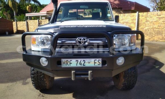 Nunua Ilio tumika Toyota Land Cruiser Nyeupe Gari ndani ya Lusaka nchini Zambia Nunua Ilio tumika Toyota Land Cruiser Nyeupe Gari ndani ya Lusaka nchini Zambia