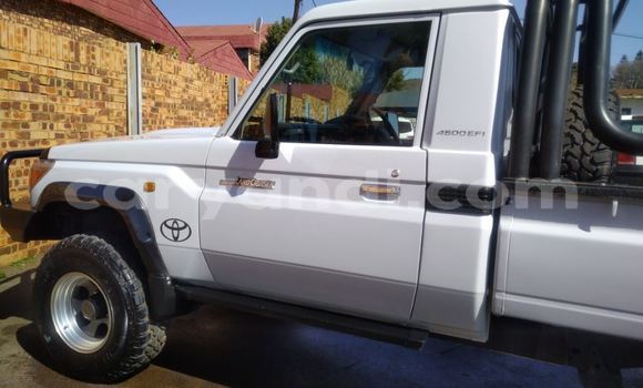Nunua Ilio tumika Toyota Land Cruiser Nyeupe Gari ndani ya Lusaka nchini Zambia Nunua Ilio tumika Toyota Land Cruiser Nyeupe Gari ndani ya Lusaka nchini Zambia