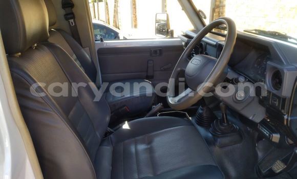 Nunua Ilio tumika Toyota Land Cruiser Nyeupe Gari ndani ya Lusaka nchini Zambia Nunua Ilio tumika Toyota Land Cruiser Nyeupe Gari ndani ya Lusaka nchini Zambia
