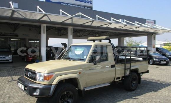 Nunua Ilio tumika Toyota Land Cruiser Beige Gari ndani ya Lusaka nchini Zambia