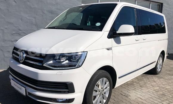 Nunua Ilio tumika Volkswagen Caravelle Nyeupe Gari ndani ya Chinsali nchini Kaskazini