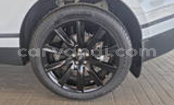 Acheter Neuf Voiture Land Rover Range Rover Velar Blanc à Livingstone, Zambie Acheter Neuf Voiture Land Rover Range Rover Velar Blanc à Livingstone, Zambie