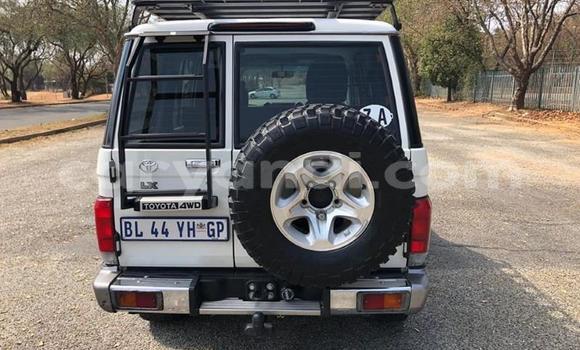 Buy Used Toyota Land Cruiser White Car in Lusaka in Zambia Buy Used Toyota Land Cruiser White Car in Lusaka in Zambia