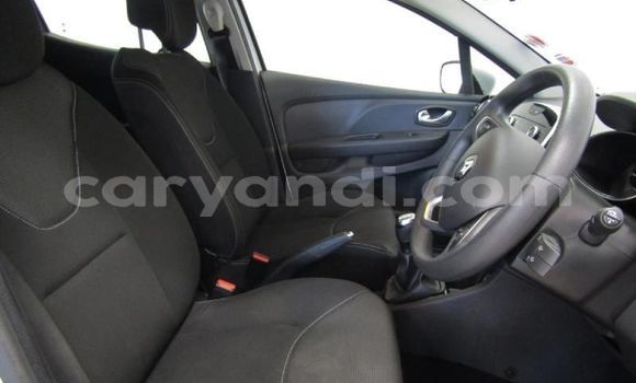 Nunua Ilio tumika Renault Clio Nyeupe Gari ndani ya Livingstone nchini Zambia Nunua Ilio tumika Renault Clio Nyeupe Gari ndani ya Livingstone nchini Zambia