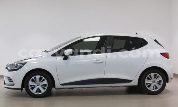 Nunua Ilio tumika Renault Clio Nyeupe Gari ndani ya Livingstone nchini Zambia Nunua Ilio tumika Renault Clio Nyeupe Gari ndani ya Livingstone nchini Zambia