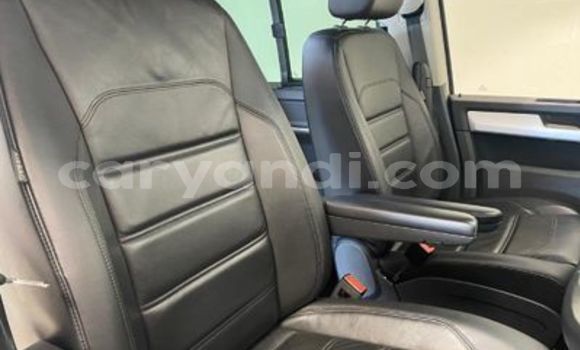 Nunua Ilio tumika Volkswagen Caravelle Nyeupe Gari ndani ya Livingstone nchini Zambia Nunua Ilio tumika Volkswagen Caravelle Nyeupe Gari ndani ya Livingstone nchini Zambia