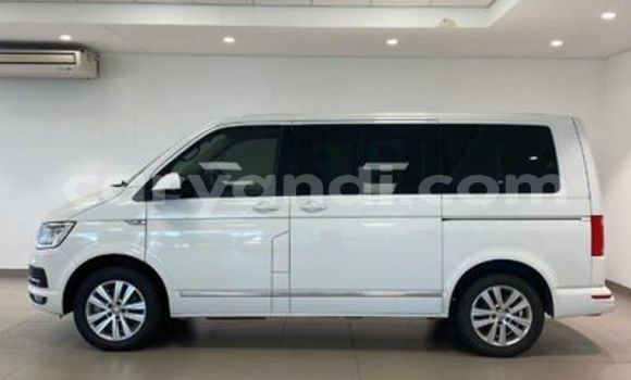 Nunua Ilio tumika Volkswagen Caravelle Nyeupe Gari ndani ya Livingstone nchini Zambia Nunua Ilio tumika Volkswagen Caravelle Nyeupe Gari ndani ya Livingstone nchini Zambia