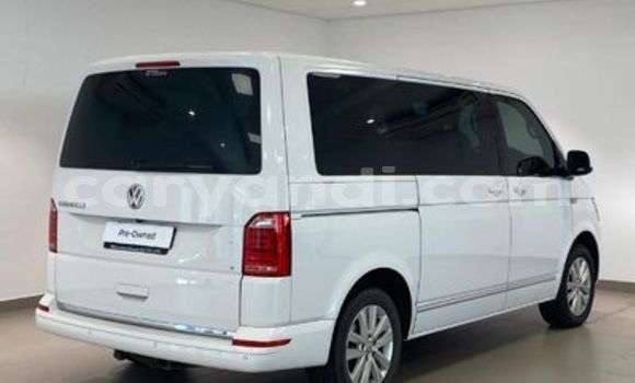 Nunua Ilio tumika Volkswagen Caravelle Nyeupe Gari ndani ya Livingstone nchini Zambia Nunua Ilio tumika Volkswagen Caravelle Nyeupe Gari ndani ya Livingstone nchini Zambia