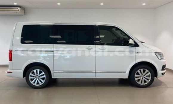 Nunua Ilio tumika Volkswagen Caravelle Nyeupe Gari ndani ya Livingstone nchini Zambia Nunua Ilio tumika Volkswagen Caravelle Nyeupe Gari ndani ya Livingstone nchini Zambia