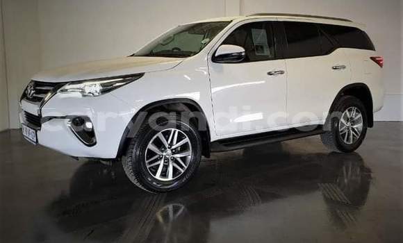 Nunua Ilio tumika Toyota Fortuner Nyeupe Gari ndani ya Chipata nchini Zambia
