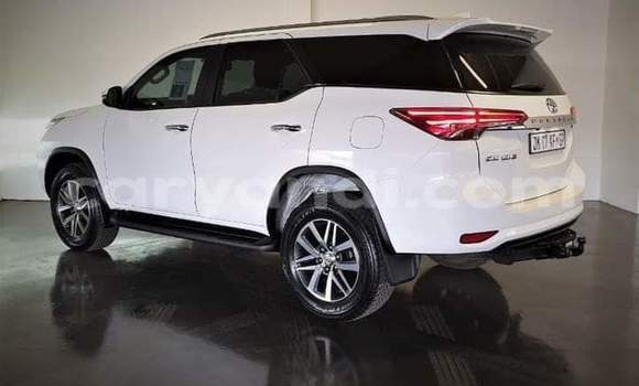 Acheter Occasion Voiture Toyota Fortuner Blanc à Chipata, Zambie Acheter Occasion Voiture Toyota Fortuner Blanc à Chipata, Zambie