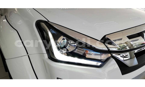 Buy Used Isuzu D–MAX White Car in Lusaka in Zambia Buy Used Isuzu D–MAX White Car in Lusaka in Zambia