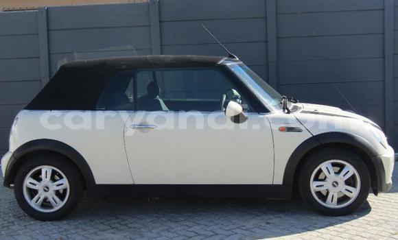 Buy Used MINI Cooper White Car in Livingstone in Zambia Buy Used MINI Cooper White Car in Livingstone in Zambia