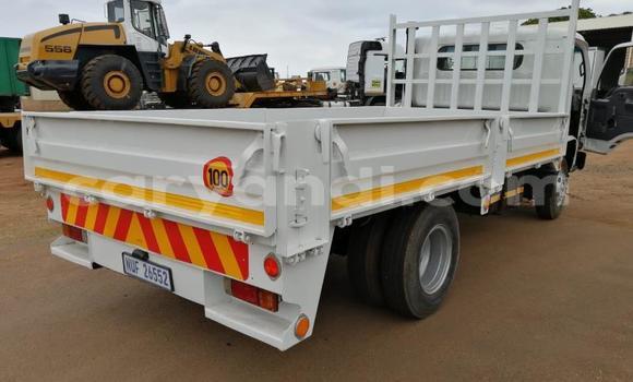 Acheter Occasion Utilitaire Mitsubishi Canter Blanc à Chingola, Zambie Acheter Occasion Utilitaire Mitsubishi Canter Blanc à Chingola, Zambie
