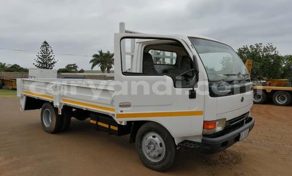 Acheter Occasion Utilitaire Mitsubishi Canter Blanc à Chingola, Zambie Acheter Occasion Utilitaire Mitsubishi Canter Blanc à Chingola, Zambie