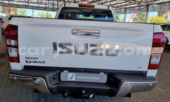 Buy Used Isuzu D–MAX White Car in Lusaka in Zambia Buy Used Isuzu D–MAX White Car in Lusaka in Zambia