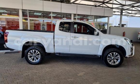 Buy Used Isuzu D–MAX White Car in Lusaka in Zambia Buy Used Isuzu D–MAX White Car in Lusaka in Zambia
