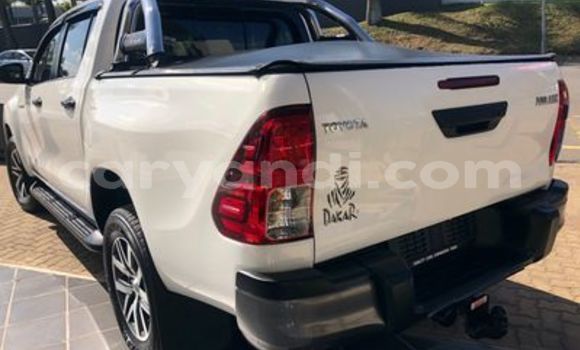 Acheter Occasion Voiture Toyota Hilux Blanc à Livingstone, Zambie Acheter Occasion Voiture Toyota Hilux Blanc à Livingstone, Zambie