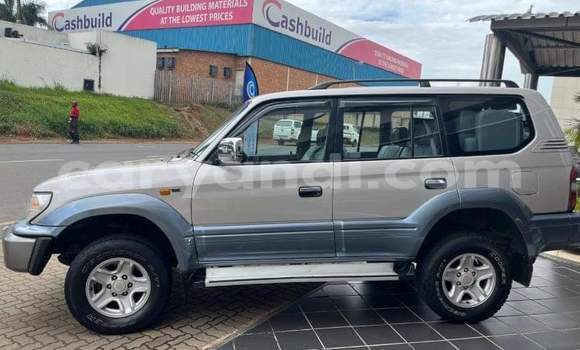 Tenga Tsaru Toyota Land Cruiser Prado Sirivha Mota in Kabwe in Zambia Tenga Tsaru Toyota Land Cruiser Prado Sirivha Mota in Kabwe in Zambia