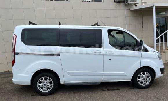 Nunua Ilio tumika Ford Tourneo Custom Nyeupe Gari ndani ya Kabwe nchini Zambia Nunua Ilio tumika Ford Tourneo Custom Nyeupe Gari ndani ya Kabwe nchini Zambia