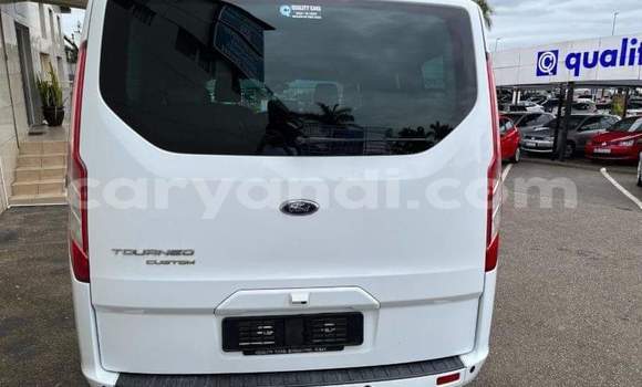 Nunua Ilio tumika Ford Tourneo Custom Nyeupe Gari ndani ya Kabwe nchini Zambia Nunua Ilio tumika Ford Tourneo Custom Nyeupe Gari ndani ya Kabwe nchini Zambia