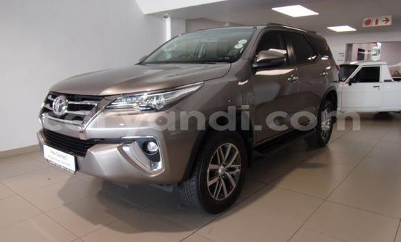 Tenga Tsaru Toyota Fortuner Beige Mota in Livingstone in Zambia