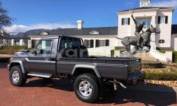 Buy Used Toyota Land Cruiser Black Car in Livingstone in Zambia Buy Used Toyota Land Cruiser Black Car in Livingstone in Zambia
