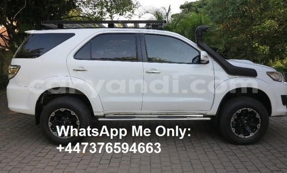 Acheter Occasion Voiture Toyota Fortuner Blanc à Lusaka, Zambie