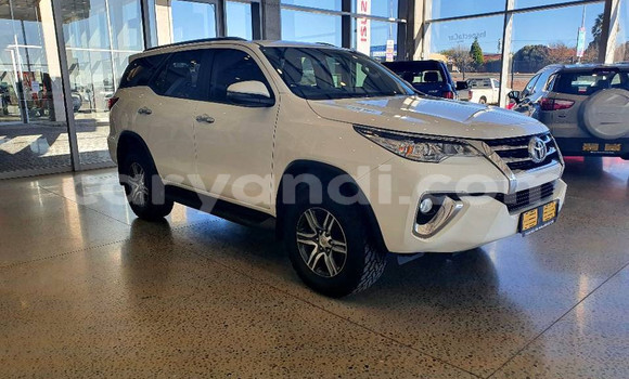 Buy Used Toyota Fortuner White Car in Livingstone in Zambia Buy Used Toyota Fortuner White Car in Livingstone in Zambia