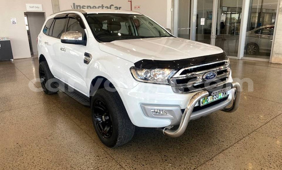 Acheter Occasion Voiture Ford Everest Blanc à Livingstone, Zambie Acheter Occasion Voiture Ford Everest Blanc à Livingstone, Zambie