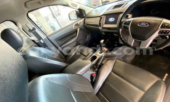 Acheter Occasion Voiture Ford Everest Blanc à Livingstone, Zambie Acheter Occasion Voiture Ford Everest Blanc à Livingstone, Zambie