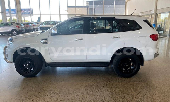 Acheter Occasion Voiture Ford Everest Blanc à Livingstone, Zambie Acheter Occasion Voiture Ford Everest Blanc à Livingstone, Zambie