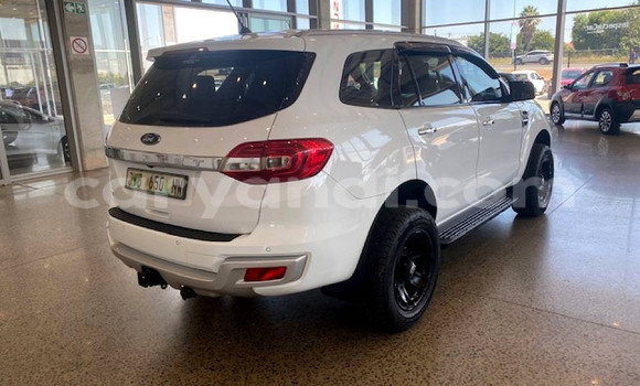Acheter Occasion Voiture Ford Everest Blanc à Livingstone, Zambie Acheter Occasion Voiture Ford Everest Blanc à Livingstone, Zambie
