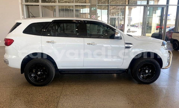 Acheter Occasion Voiture Ford Everest Blanc à Livingstone, Zambie Acheter Occasion Voiture Ford Everest Blanc à Livingstone, Zambie