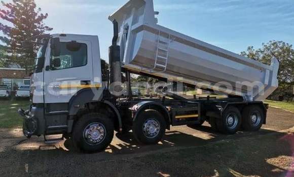 Nunua Ilio tumika Mercedes–Benz Tipper Nyeupe Lori ndani ya Lusaka nchini Zambia Nunua Ilio tumika Mercedes–Benz Tipper Nyeupe Lori ndani ya Lusaka nchini Zambia