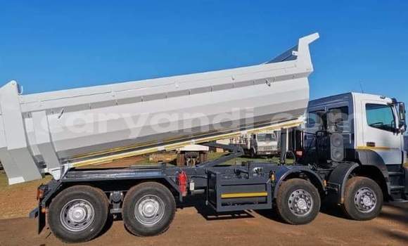 Nunua Ilio tumika Mercedes–Benz Tipper Nyeupe Lori ndani ya Lusaka nchini Zambia Nunua Ilio tumika Mercedes–Benz Tipper Nyeupe Lori ndani ya Lusaka nchini Zambia