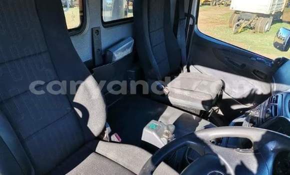 Nunua Ilio tumika Mercedes–Benz Tipper Nyeupe Lori ndani ya Lusaka nchini Zambia Nunua Ilio tumika Mercedes–Benz Tipper Nyeupe Lori ndani ya Lusaka nchini Zambia