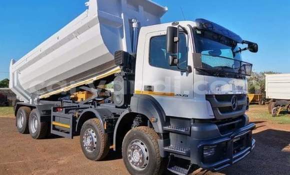 Nunua Ilio tumika Mercedes–Benz Tipper Nyeupe Lori ndani ya Lusaka nchini Zambia Nunua Ilio tumika Mercedes–Benz Tipper Nyeupe Lori ndani ya Lusaka nchini Zambia