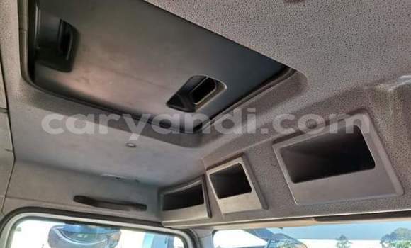 Nunua Ilio tumika Mercedes–Benz Tipper Nyeupe Lori ndani ya Lusaka nchini Zambia Nunua Ilio tumika Mercedes–Benz Tipper Nyeupe Lori ndani ya Lusaka nchini Zambia