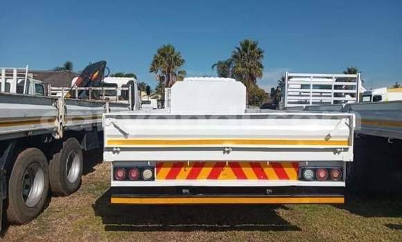 Acheter Occasion Utilitaire Mitsubishi Fuso Blanc à Lusaka, Zambie Acheter Occasion Utilitaire Mitsubishi Fuso Blanc à Lusaka, Zambie