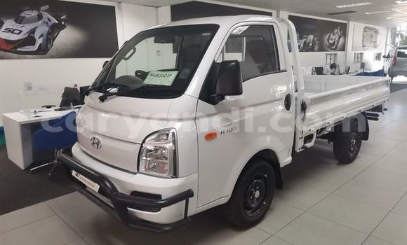 Tenga Tsaru Hyundai H200 Chena Mota in Livingstone in Zambia Tenga Tsaru Hyundai H200 Chena Mota in Livingstone in Zambia