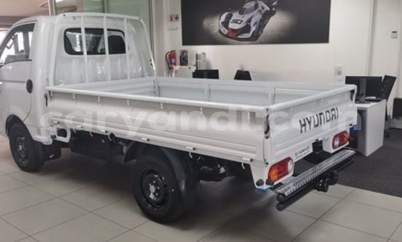 Tenga Tsaru Hyundai H200 Chena Mota in Livingstone in Zambia Tenga Tsaru Hyundai H200 Chena Mota in Livingstone in Zambia