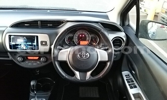 Nunua Ilio tumika Toyota Vitz Bluu Gari ndani ya Livingstone nchini Zambia Nunua Ilio tumika Toyota Vitz Bluu Gari ndani ya Livingstone nchini Zambia