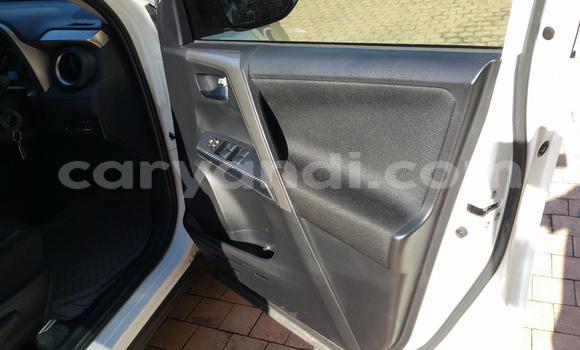 Nunua Ilio tumika Toyota RAV4 Nyeupe Gari ndani ya Livingstone nchini Zambia Nunua Ilio tumika Toyota RAV4 Nyeupe Gari ndani ya Livingstone nchini Zambia